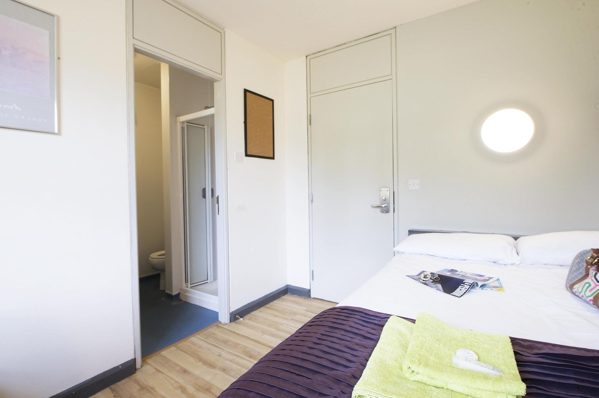 Corrib Village Rooms University Of Голвей Екстер'єр фото